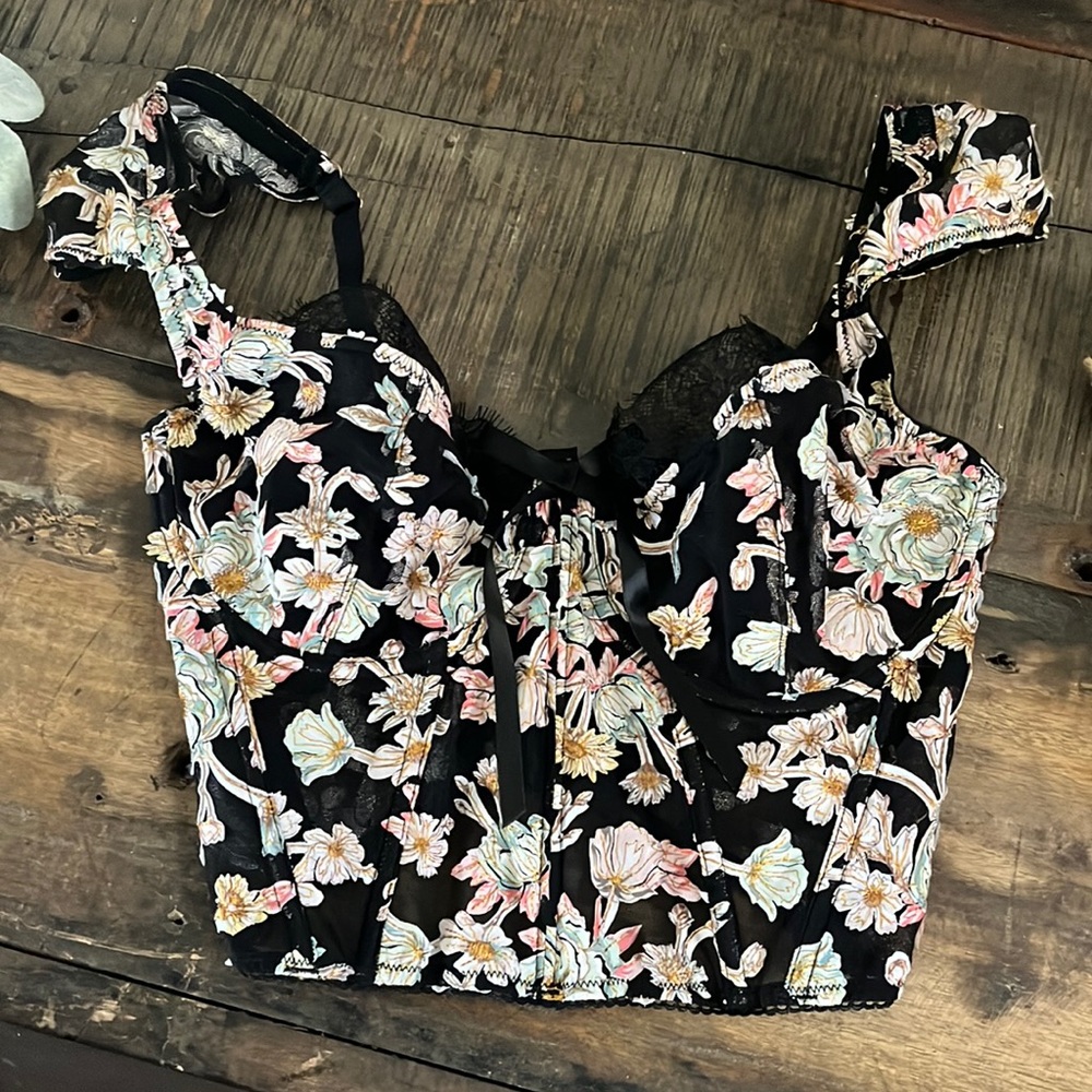 Beautiful Victorias Secret Corset- zip up back